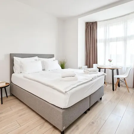 Honest Smichov Apartment *