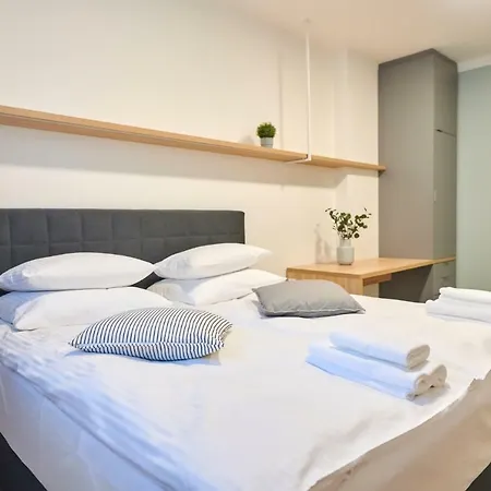 Honest Smichov Apartamento