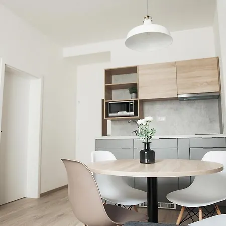 Honest Smichov Apartamento