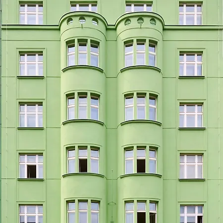 Honest Smichov *
