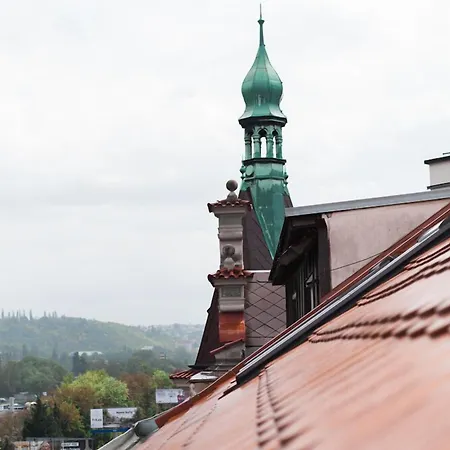 Honest Smichov * براغ